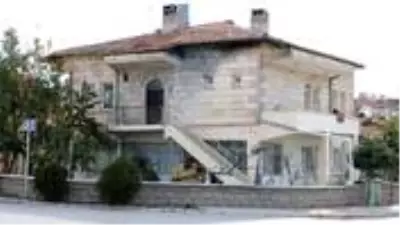 Ayrılmak isteyen eşinin evinin önüne bomba düzeneği kurdu Ayrılmak isteyen eşinin evinin önüne bomba düzeneği kurdu