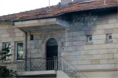 Ayrılmak isteyen eşinin evinin önüne bomba düzeneği kurdu Ayrılmak isteyen eşinin evinin önüne bomba düzeneği kurdu