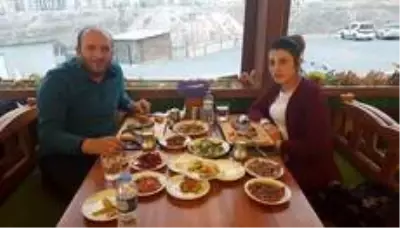 Ayrılmak isteyen eşinin evinin kapısına bomba düzeneği kurdu Ayrılmak isteyen eşinin evinin kapısına bomba düzeneği kurdu