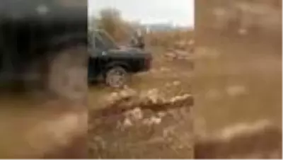 Azerbaycan askerinden 'beyaz bayrak' hassasiyeti Azerbaycan askerinden 'beyaz bayrak' hassasiyeti