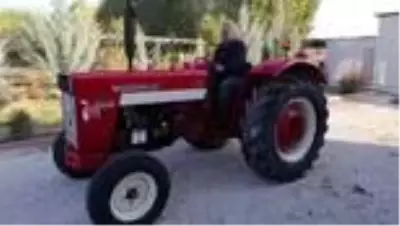 Baba yadigarı traktöre 27 yıl sonra yeniden kavuştu Baba yadigarı traktöre 27 yıl sonra yeniden kavuştu