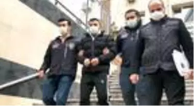 Son dakika haber: BAHÇELİEVLER'DE PİTBULL TARTIŞMASINDAKİ CİNAYETİN ŞÜPHELİSİ YAKALANDI... SİLAHIYLA KAÇIŞ ANI KAMERADA Son dakika haber: BAHÇELİEVLER'DE PİTBULL TARTIŞMASINDAKİ CİNAYETİN ŞÜPHELİSİ YAKALANDI... SİLAHIYLA KAÇIŞ ANI KAMERADA