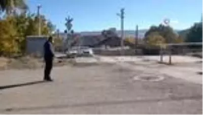 Bariyere rağmen kazaya davetiye çıkaran görüntüler Bariyere rağmen kazaya davetiye çıkaran görüntüler