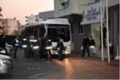 Menemen Belediye Başkanı ve diğer şüpheliler adliyede Menemen Belediye Başkanı ve diğer şüpheliler adliyede