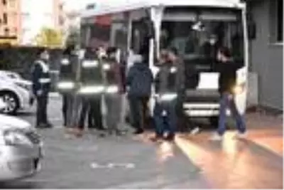 Menemen Belediye Başkanı ve diğer şüpheliler adliyede Menemen Belediye Başkanı ve diğer şüpheliler adliyede