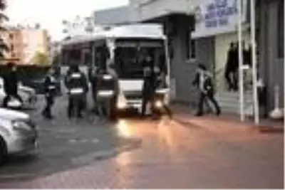 Menemen Belediye Başkanı ve diğer şüpheliler adliyede Menemen Belediye Başkanı ve diğer şüpheliler adliyede
