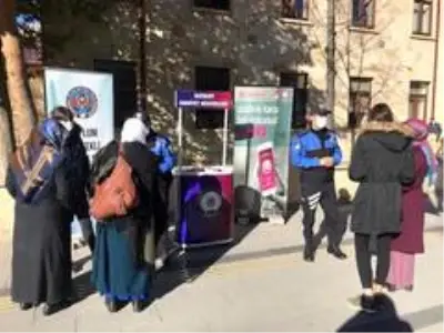 Bayburt'ta kadına yönelik şiddete karşı stant kuruldu Bayburt'ta kadına yönelik şiddete karşı stant kuruldu