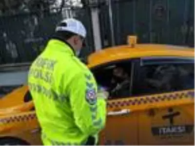 Beyoğlu'nda toplu taşıma araçlarına koronavirüs denetimi Beyoğlu'nda toplu taşıma araçlarına koronavirüs denetimi