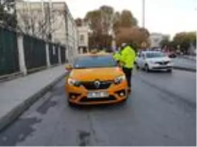 Beyoğlu'nda toplu taşıma araçlarına koronavirüs denetimi Beyoğlu'nda toplu taşıma araçlarına koronavirüs denetimi