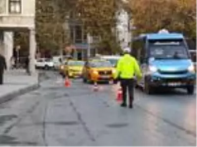 Beyoğlu'nda toplu taşıma araçlarına koronavirüs denetimi Beyoğlu'nda toplu taşıma araçlarına koronavirüs denetimi