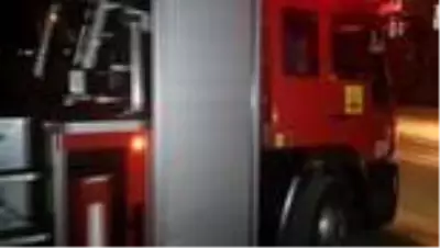 Boşanmak isteyen eşine sinirlenen adam evini yakmaya çalıştı Boşanmak isteyen eşine sinirlenen adam evini yakmaya çalıştı