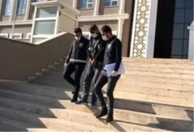Son dakika haberi: Çayırova'da girdiği evden hırsızlık yapan şahıs yakalandı Son dakika haberi: Çayırova'da girdiği evden hırsızlık yapan şahıs yakalandı