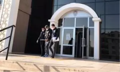 Son dakika haberi: Çayırova'da girdiği evden hırsızlık yapan şahıs yakalandı Son dakika haberi: Çayırova'da girdiği evden hırsızlık yapan şahıs yakalandı