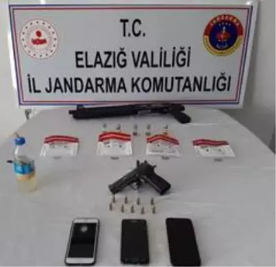 Son dakika haberleri: Elazığ'da uyuşturucu operasyonu: 3 gözaltı Son dakika haberleri: Elazığ'da uyuşturucu operasyonu: 3 gözaltı