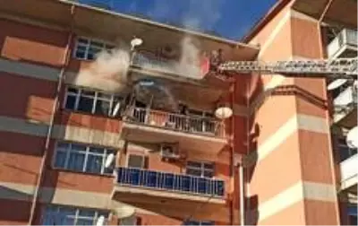 - Elazığ'da yangın, 6 kişi dumandan etkilendi - Elazığ'da yangın, 6 kişi dumandan etkilendi