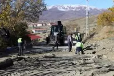 Erzincan'da yol bakım ve onarım çalışmaları Erzincan'da yol bakım ve onarım çalışmaları