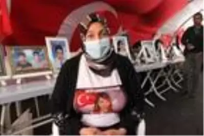 Evlat nöbeti tutan anne: Kızımın öğretmen olma hayalini çaldılar Evlat nöbeti tutan anne: Kızımın öğretmen olma hayalini çaldılar