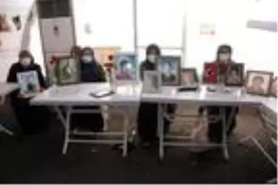 Evlat nöbeti tutan anne: Kızımın öğretmen olma hayalini çaldılar Evlat nöbeti tutan anne: Kızımın öğretmen olma hayalini çaldılar