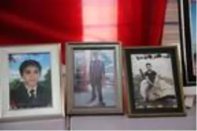 Evlat nöbeti tutan anne: Kızımın öğretmen olma hayalini çaldılar Evlat nöbeti tutan anne: Kızımın öğretmen olma hayalini çaldılar