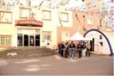 Evlat nöbeti tutan anne: Kızımın öğretmen olma hayalini çaldılar Evlat nöbeti tutan anne: Kızımın öğretmen olma hayalini çaldılar