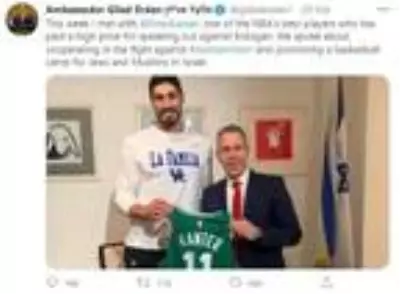 FETÖ'cü Enes Kanter ile fotoğraf çektiren İsrail'in Birleşmiş Milletler temsilcisine tepki yağdı FETÖ'cü Enes Kanter ile fotoğraf çektiren İsrail'in Birleşmiş Milletler temsilcisine tepki yağdı