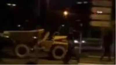 Son dakika haber! Fransa'da bir grup çaldıkları iş makinası ile güvenlik kameralarını yıktı Son dakika haber! Fransa'da bir grup çaldıkları iş makinası ile güvenlik kameralarını yıktı