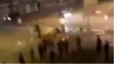 Son dakika haber! Fransa'da bir grup çaldıkları iş makinası ile güvenlik kameralarını yıktı Son dakika haber! Fransa'da bir grup çaldıkları iş makinası ile güvenlik kameralarını yıktı