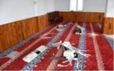 Heyelan nedeniyle ibadete kapatılan cami 5 kez soyuldu Heyelan nedeniyle ibadete kapatılan cami 5 kez soyuldu