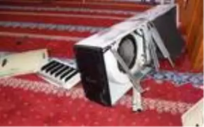 Heyelan nedeniyle ibadete kapatılan cami 5 kez soyuldu Heyelan nedeniyle ibadete kapatılan cami 5 kez soyuldu