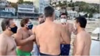 İstanbul Boğazı'nın buz gibi suyuna girip kulaç attılar İstanbul Boğazı'nın buz gibi suyuna girip kulaç attılar