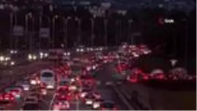 İstanbul'da trafik yoğunluğu yüzde 40'ı aştı İstanbul'da trafik yoğunluğu yüzde 40'ı aştı