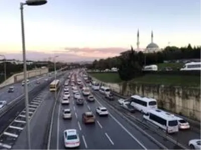 İstanbul'da trafik yoğunluğu yüzde 40'ı aştı İstanbul'da trafik yoğunluğu yüzde 40'ı aştı