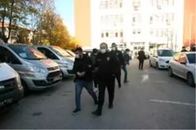 - Karı koca çifti darp edip polislere saldıran 4 kişi tutuklandı - Karı koca çifti darp edip polislere saldıran 4 kişi tutuklandı