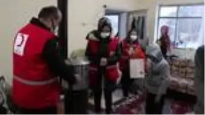 KASTAMONU - Türk Kızılay'dan 10 evin yandığı köye yardımlar sürüyor KASTAMONU - Türk Kızılay'dan 10 evin yandığı köye yardımlar sürüyor