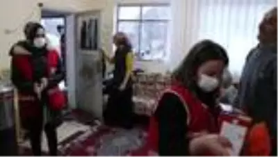 KASTAMONU - Türk Kızılay'dan 10 evin yandığı köye yardımlar sürüyor KASTAMONU - Türk Kızılay'dan 10 evin yandığı köye yardımlar sürüyor