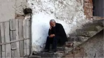 Kaybolan yaşlı kadın için arama ve kurtarma çalışmaları başladı Kaybolan yaşlı kadın için arama ve kurtarma çalışmaları başladı