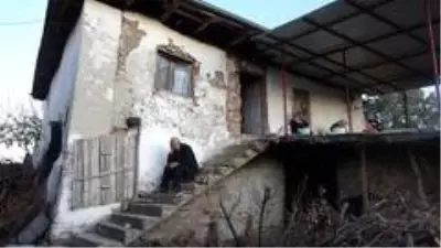Kaybolan yaşlı kadın için arama ve kurtarma çalışmaları başladı Kaybolan yaşlı kadın için arama ve kurtarma çalışmaları başladı