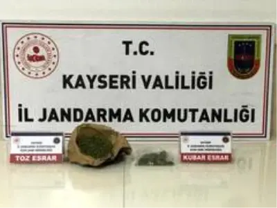 Son dakika haberi | Kayseri'de jandarmanın evde yaptığı aramada 250 gram esrar ele geçirildi Son dakika haberi | Kayseri'de jandarmanın evde yaptığı aramada 250 gram esrar ele geçirildi