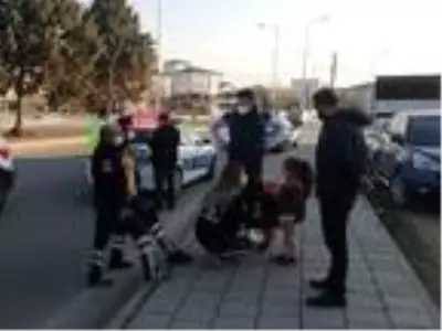 Kazada korkan kız kardeşleri, sağlık ekibi sakinleştirdi Kazada korkan kız kardeşleri, sağlık ekibi sakinleştirdi