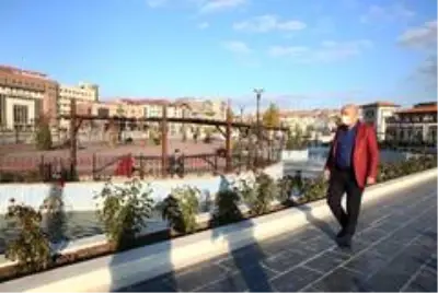 Keçiören Türk Dünyası Su ve Gül Meydanı'na yoğun ilgi Keçiören Türk Dünyası Su ve Gül Meydanı'na yoğun ilgi
