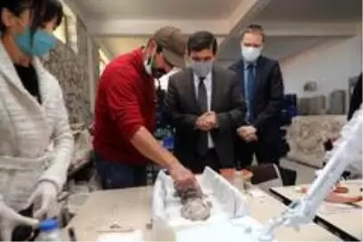 Kibyra'da Roma dönemine ait Serapis büstüyle Asklepios heykelciği bulundu Kibyra'da Roma dönemine ait Serapis büstüyle Asklepios heykelciği bulundu