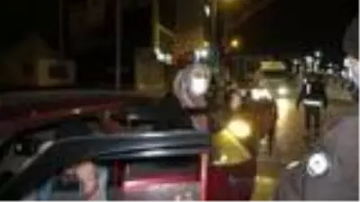 Kimi 'setten geliyorum' dedi kimi de alkollü trafiğe çıktı...Hiç biri ceza yemekten kurtulamadı Kimi 'setten geliyorum' dedi kimi de alkollü trafiğe çıktı...Hiç biri ceza yemekten kurtulamadı