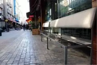 Kısıtlamalar çay ocağı işletmecilerine yaramadı Kısıtlamalar çay ocağı işletmecilerine yaramadı