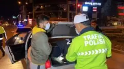 Kısıtlamaya uymayan 13 kişiye 40 bin 950 lira ceza kesildi Kısıtlamaya uymayan 13 kişiye 40 bin 950 lira ceza kesildi