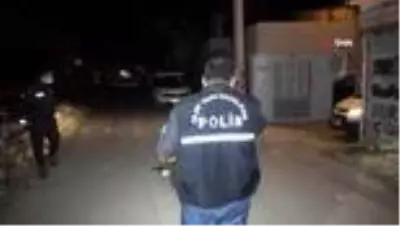 Kısıtlamaya uymayıp sokağa çıktı, husumetlisi tarafından pompalı tüfekle vuruldu Kısıtlamaya uymayıp sokağa çıktı, husumetlisi tarafından pompalı tüfekle vuruldu