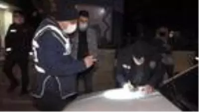 Son dakika haberleri | Kız arkadaşıyla gezerken yasağı ihlal etti, otomobilinden de uyuşturucu çıktı Son dakika haberleri | Kız arkadaşıyla gezerken yasağı ihlal etti, otomobilinden de uyuşturucu çıktı