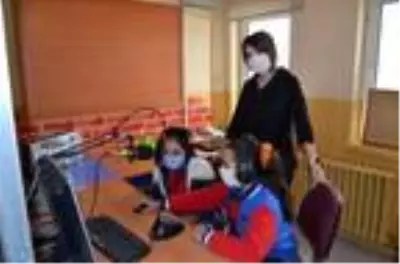 Köy okulunun Ayşen öğretmeni, 'yılın öğretmeni' seçildi Köy okulunun Ayşen öğretmeni, 'yılın öğretmeni' seçildi