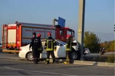 Manisa'da otomobiller çarpıştı: 7 yaralı Manisa'da otomobiller çarpıştı: 7 yaralı