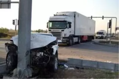 Manisa'da otomobiller çarpıştı: 7 yaralı Manisa'da otomobiller çarpıştı: 7 yaralı