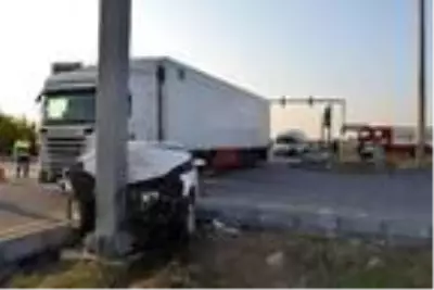 Manisa'da otomobiller çarpıştı: 7 yaralı Manisa'da otomobiller çarpıştı: 7 yaralı
